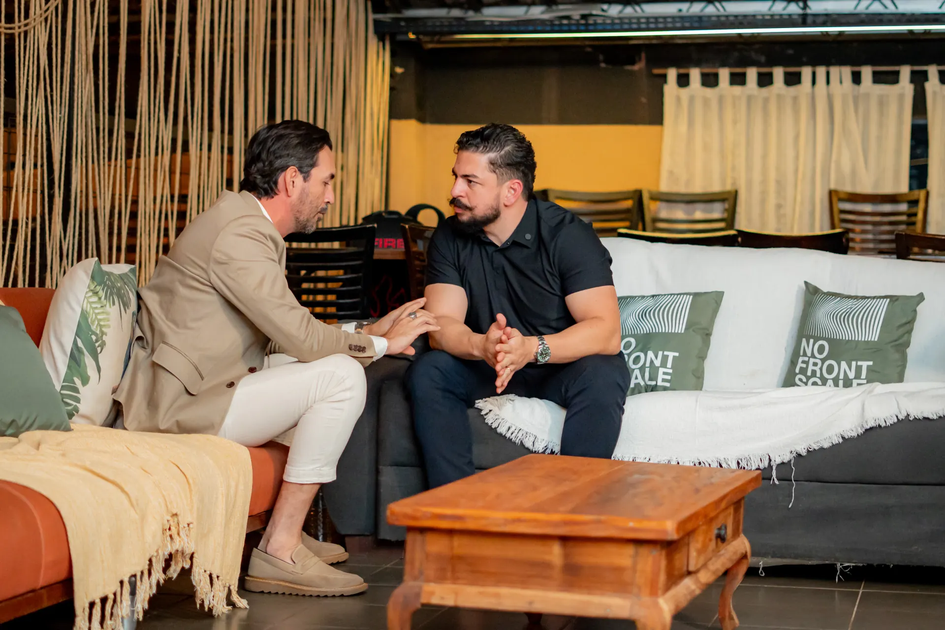 Conversa entre participantes do No Front