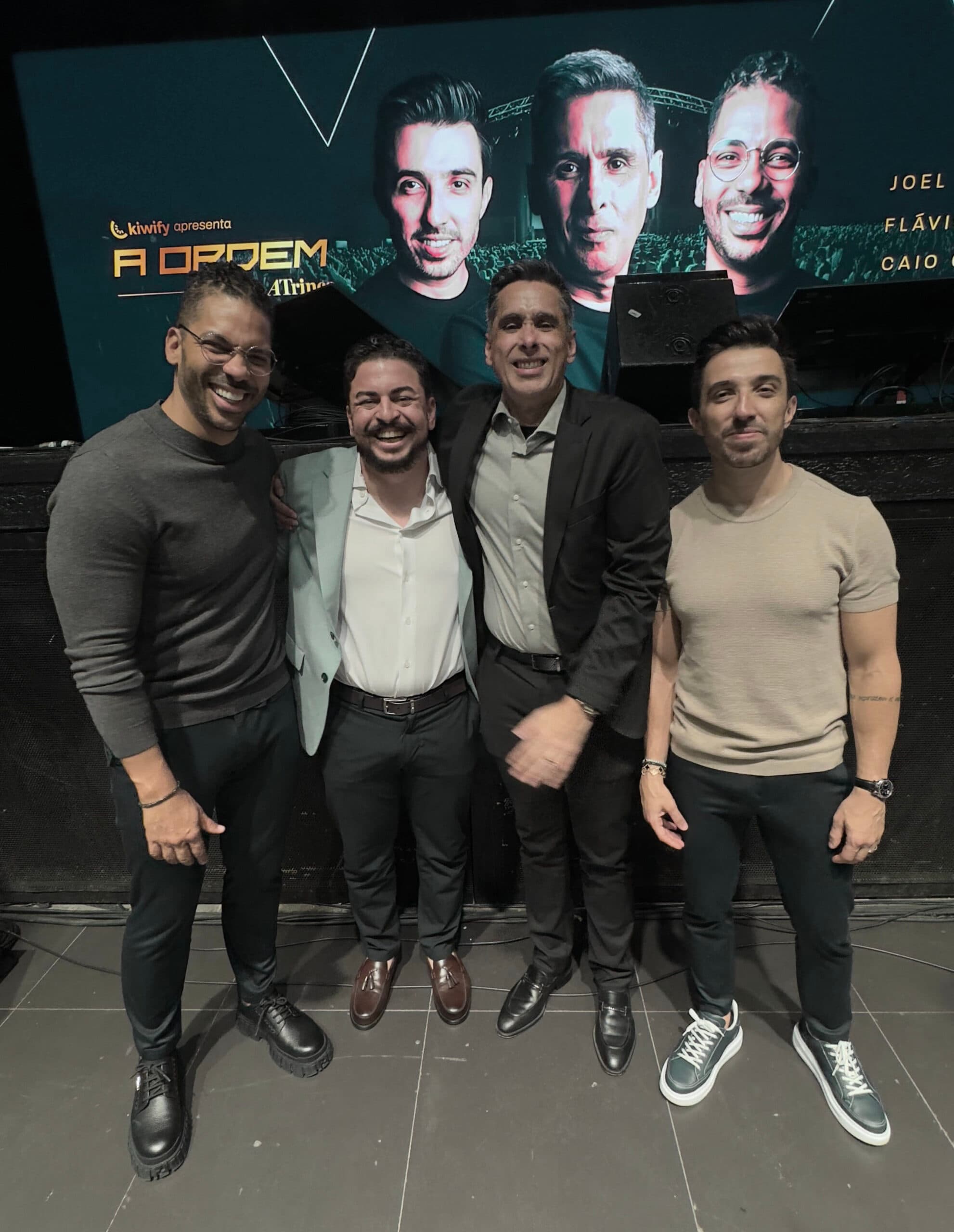 Rubney Belloni acompanhado de empresários em um evento