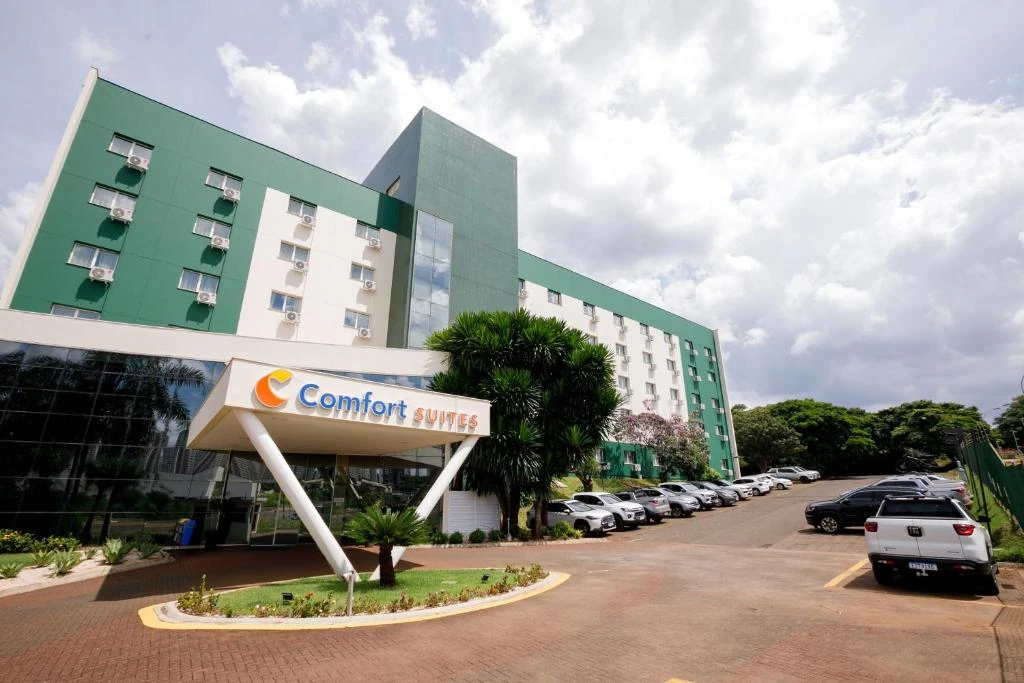 Fachada do Comfort Suites Londrina
